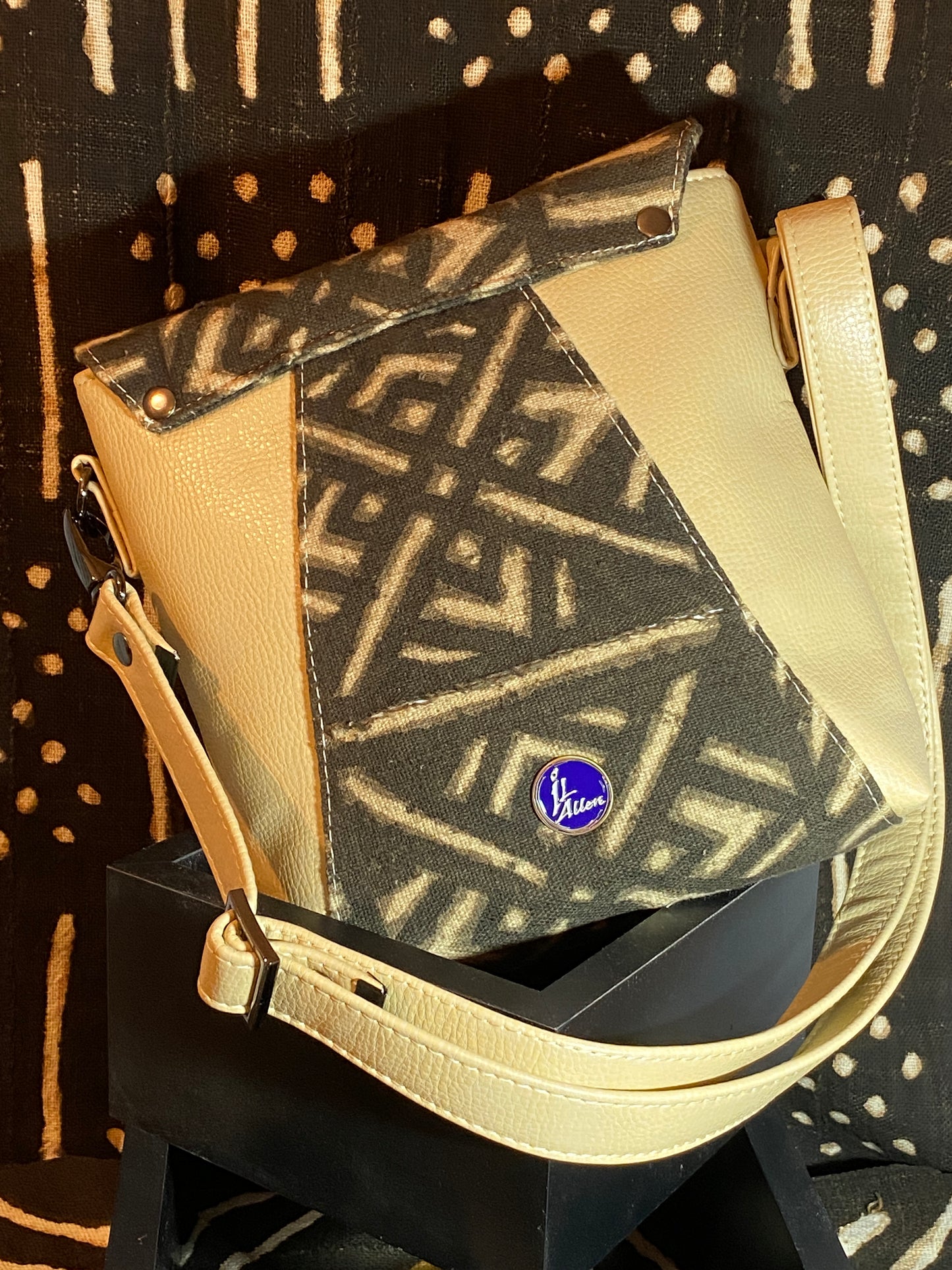 V-Point Front Shoulder Bag-Beige