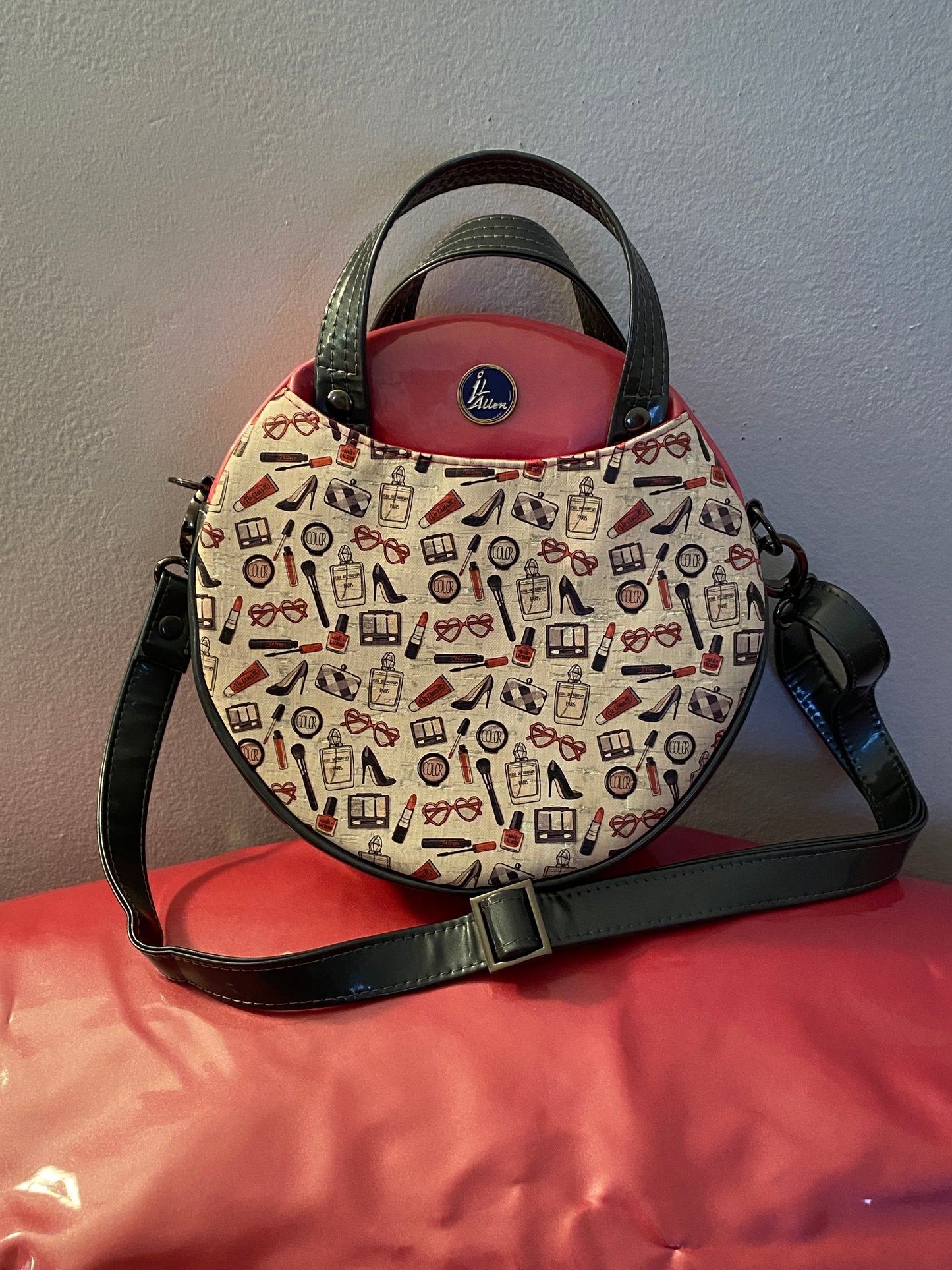 Two-Tone Cosmopolitan Print Circle Bag
